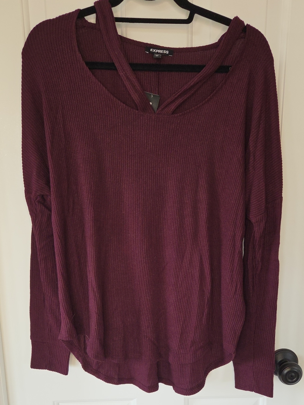 Express Ribbed V-Neck Long Sleeve Sweater in Burgundy